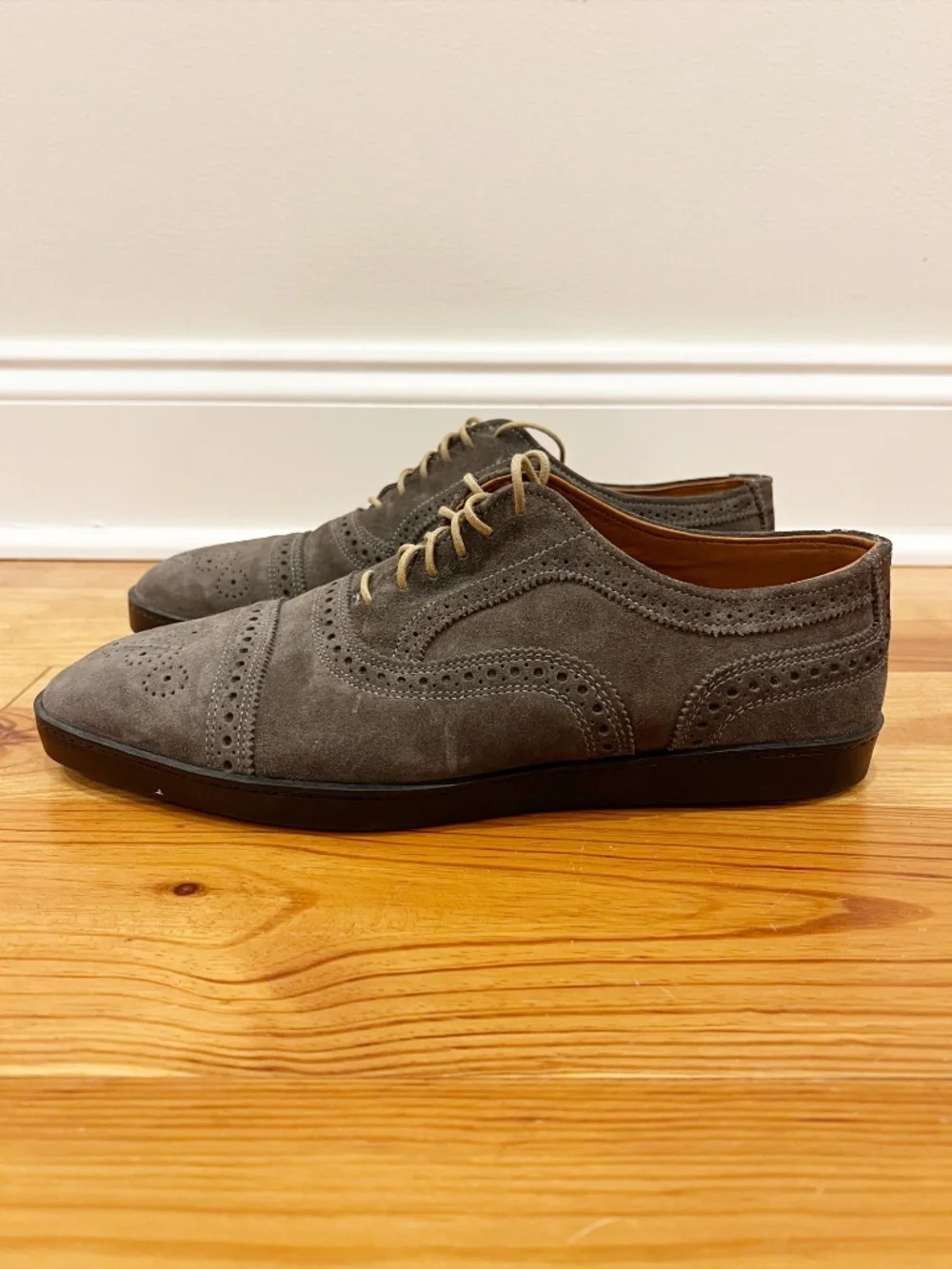 Allen Edmonds Strand Oxfords Mens Size 9.5 3E Gray Suede Cap Toe Brogue Sneakers
